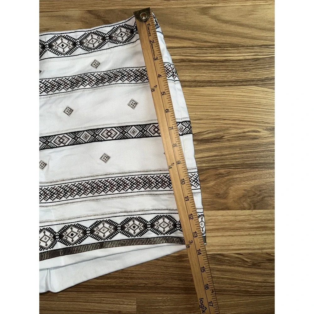 White House Black Market 5 Inch Short‎ Womens 12P White Mid Rise Stretch